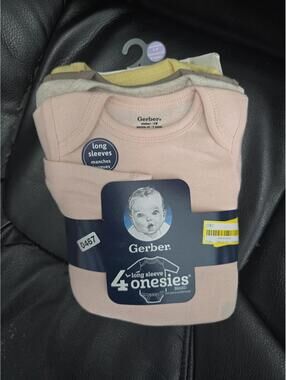 Nb gerber four pack of long sleeve onesie's item 467